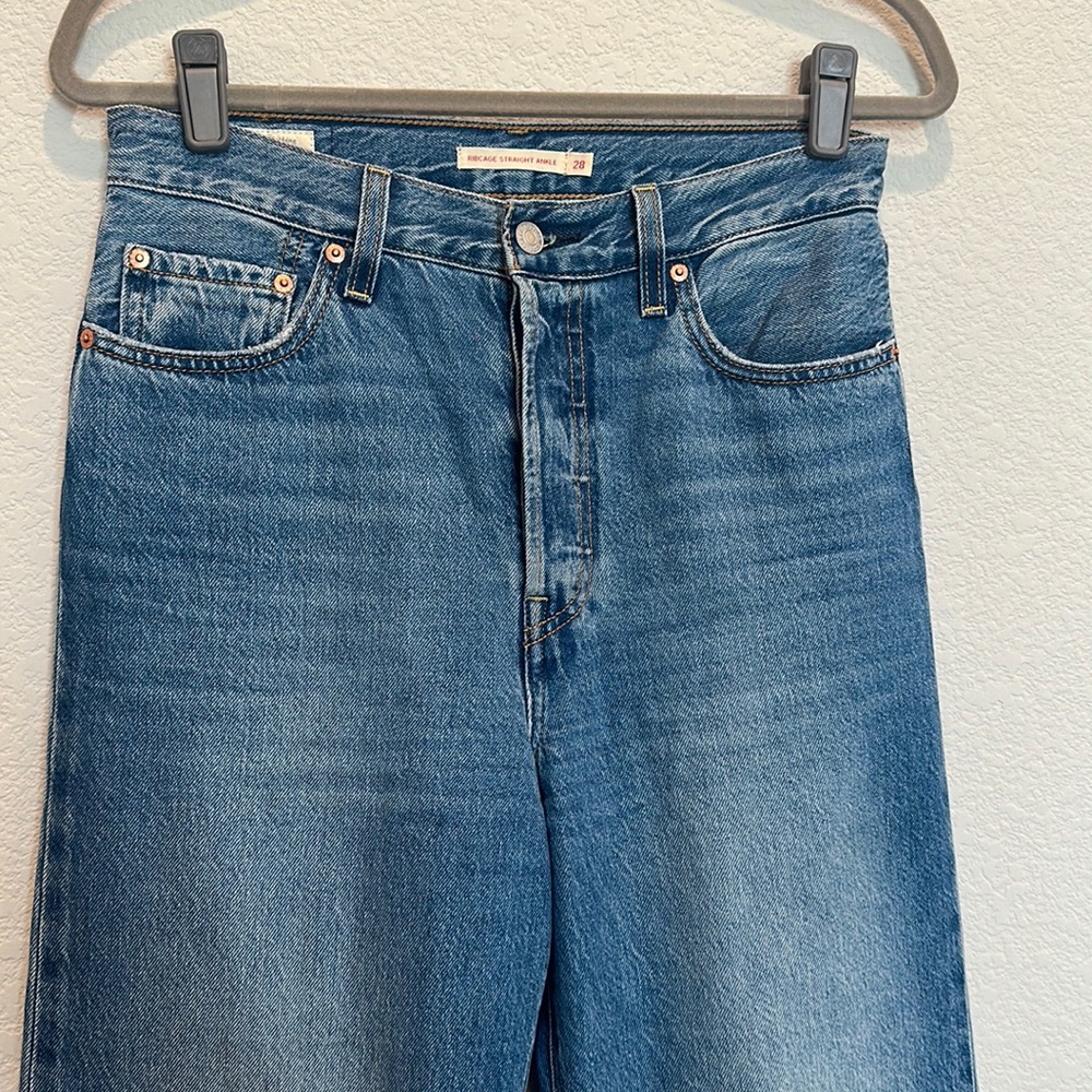 Levi’s Ribcage Straight Ankle Jeans
